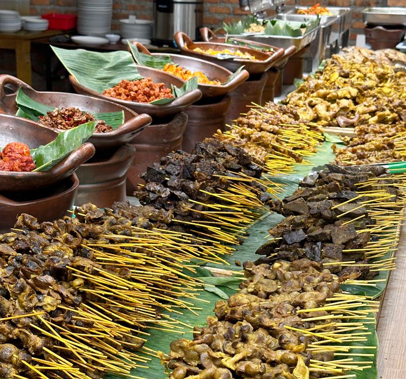 Resto Sunda Prasmanan Gumati