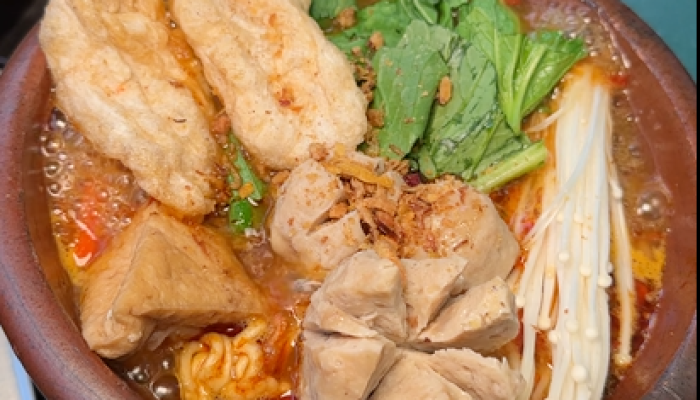 Ada Mie Galunggung di Pakansari dengan Kuah Pedas Medok!